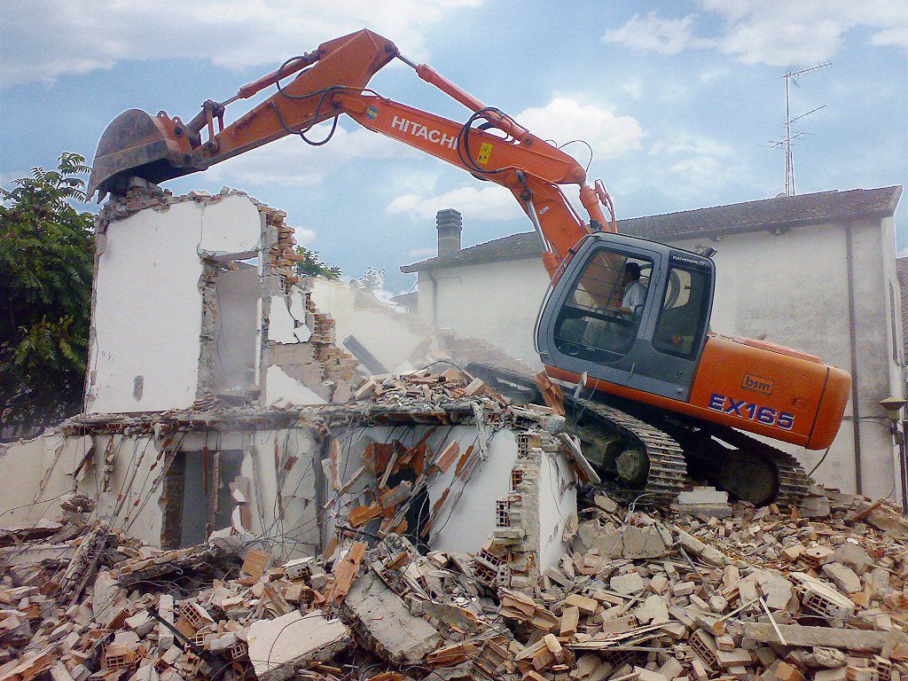 Demolizione e bonifica di copertura in amianto